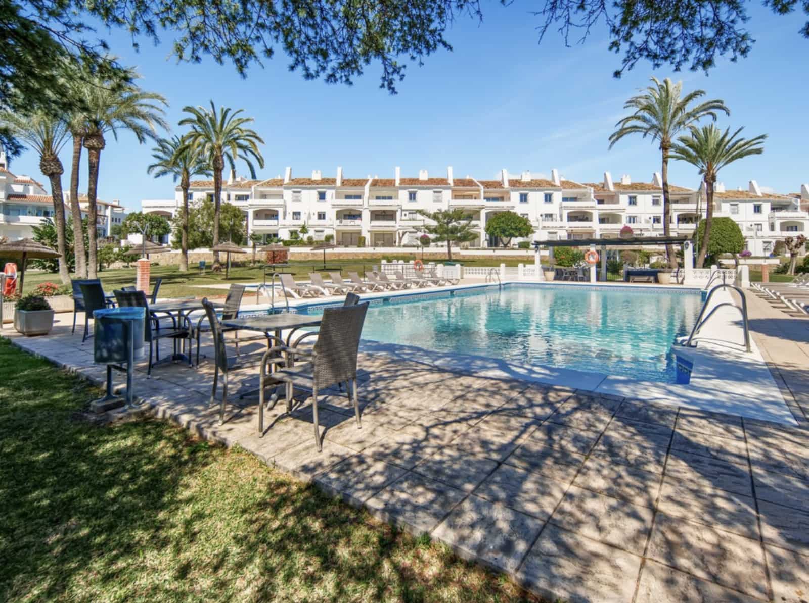 3 quarto Apartamento para venda em Nueva Andalucia com piscina garagem - 1 090 000 € (Ref: 10101881)