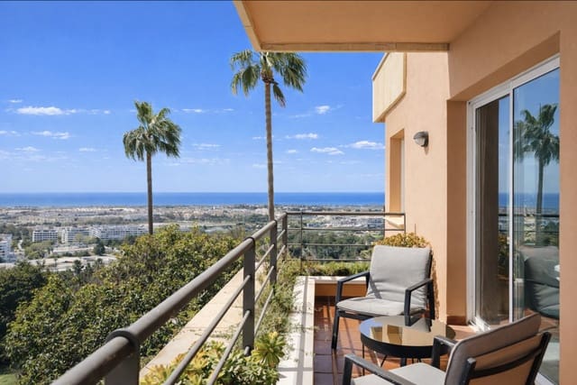 Apartamento de 3 habitaciones en Los Naranjos, Marbella en venta con piscina garaje - 1.350.000 € (Ref: 10123533)