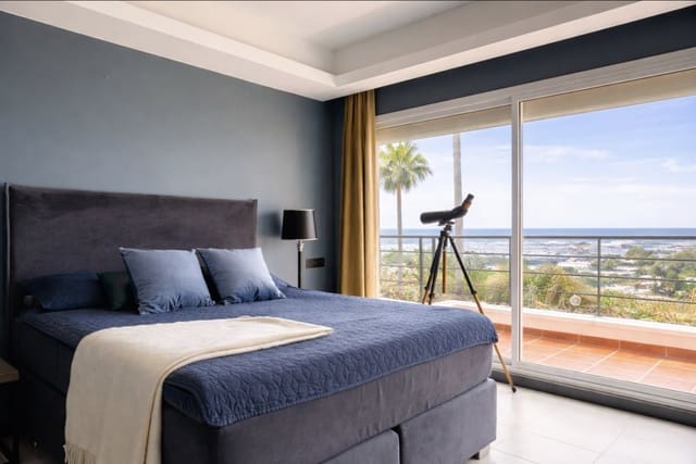 Apartamento de 3 habitaciones en Los Naranjos, Marbella en venta con piscina garaje - 1.350.000 € (Ref: 10123533)