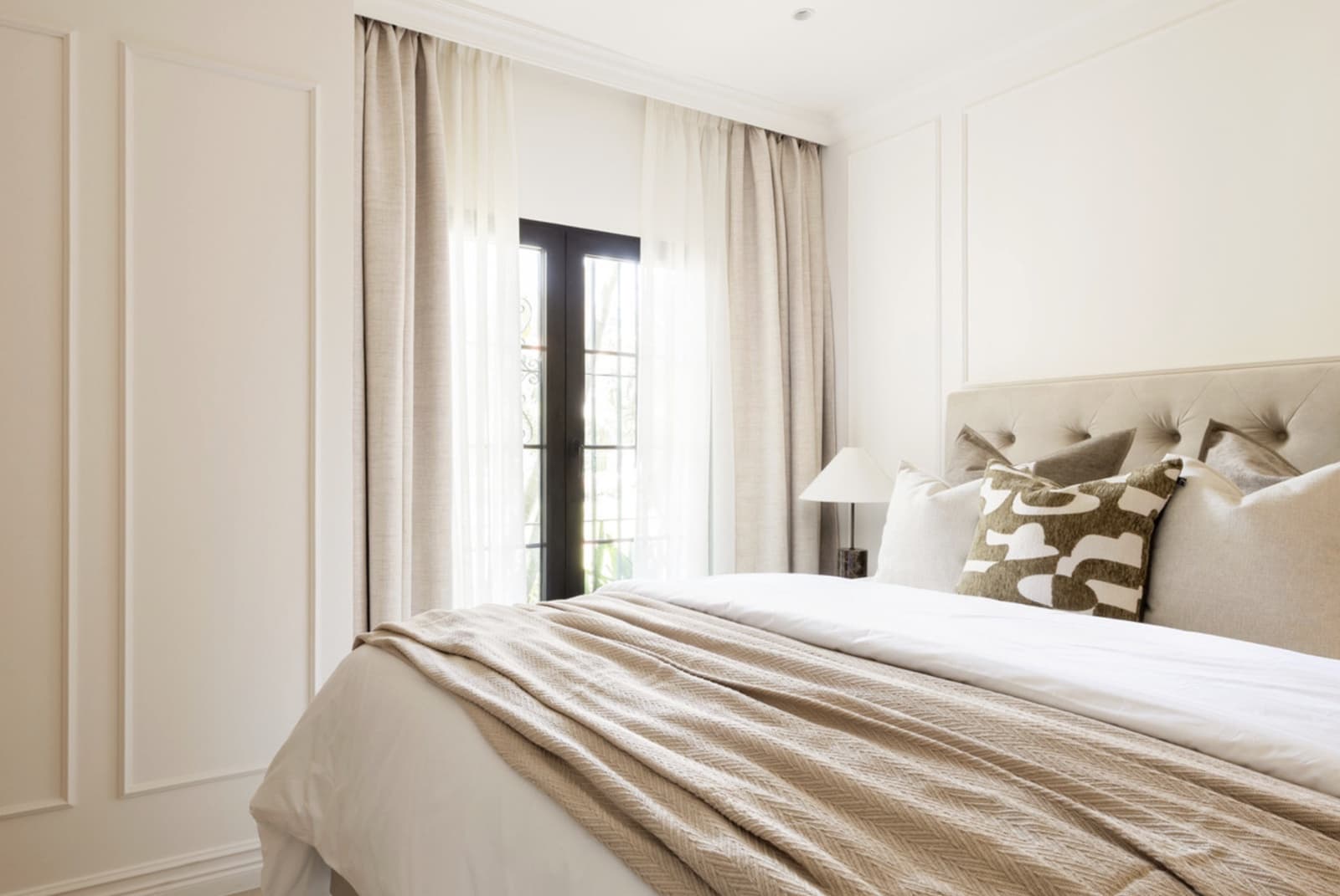 3 bedroom Apartment for sale in Nueva Andalucia with pool garage - € 1,349,000 (Ref: 10123534)