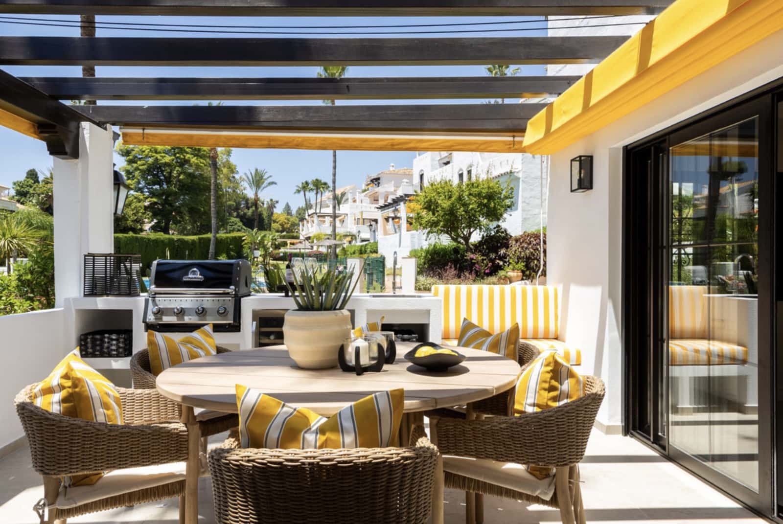 3 bedroom Apartment for sale in Nueva Andalucia with pool garage - € 1,349,000 (Ref: 10123534)
