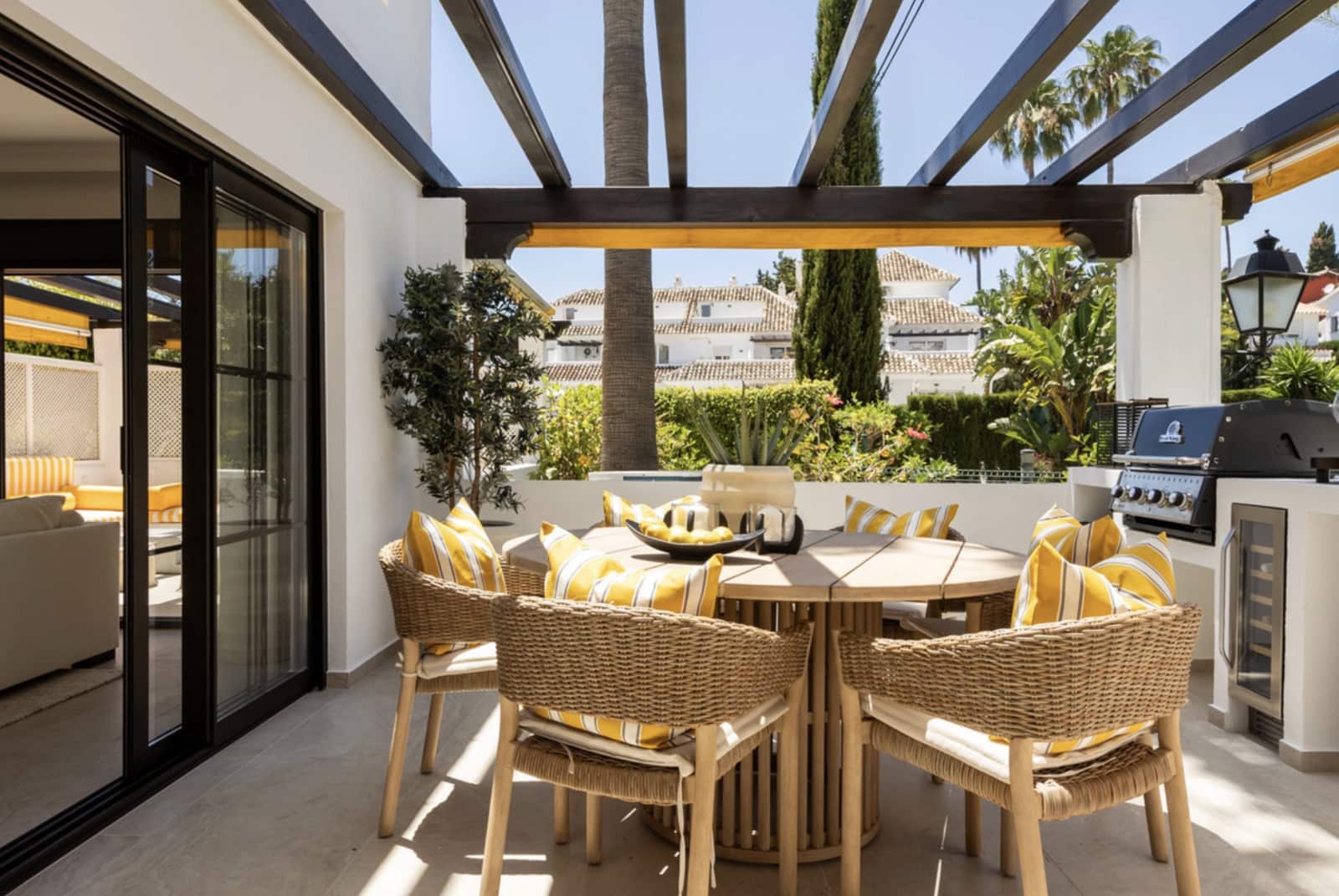 3 bedroom Apartment for sale in Nueva Andalucia with pool garage - € 1,349,000 (Ref: 10123534)