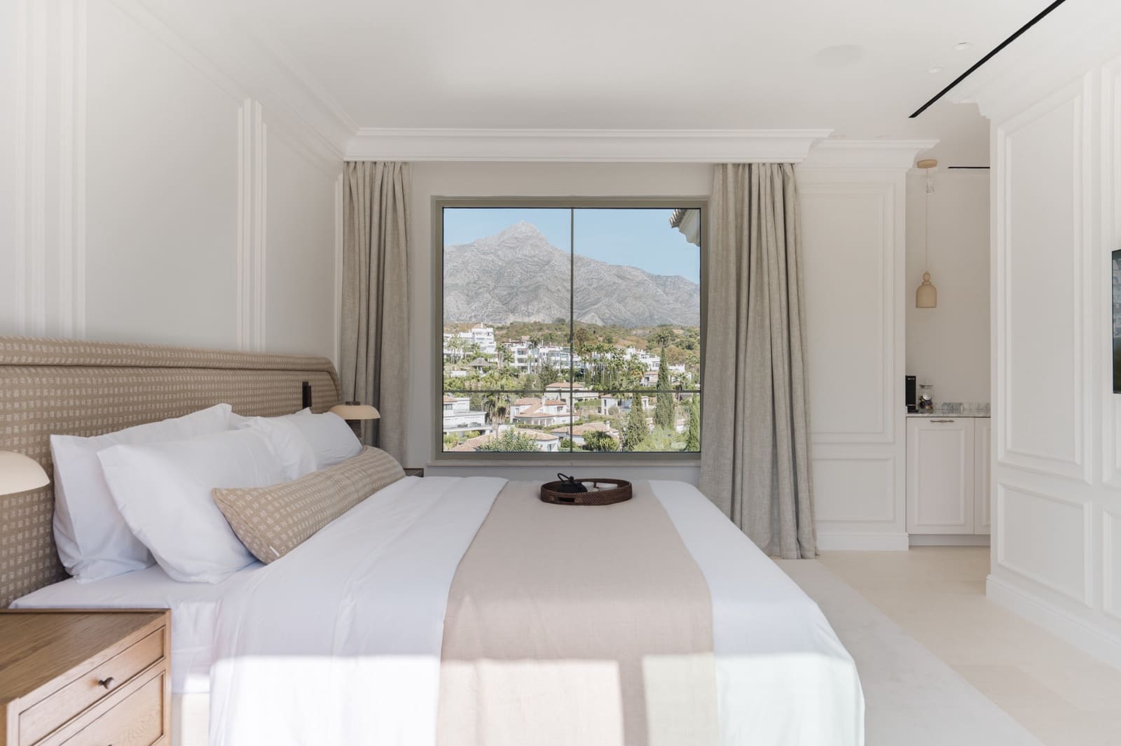 5 slaapkamer Villa te koop in Nueva Andalucia met zwembad - € 5.495.000 (Ref: 10128168)