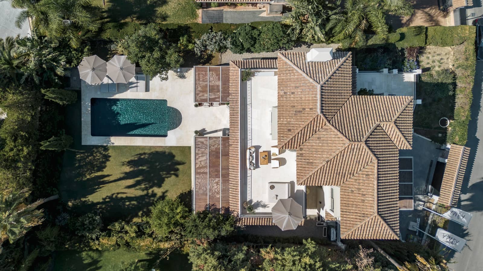 5 slaapkamer Villa te koop in Nueva Andalucia met zwembad - € 5.495.000 (Ref: 10128168)
