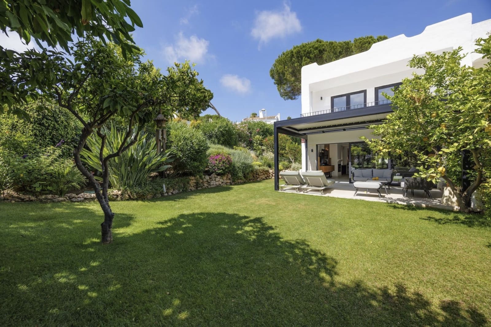3 quarto Casa em Banda para venda em Nueva Andalucia com piscina garagem - 1 575 000 € (Ref: 10135764)