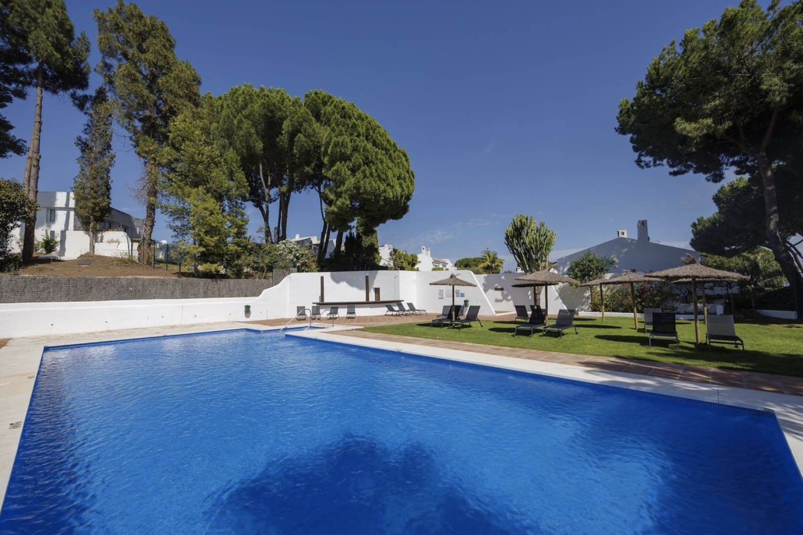 3 quarto Casa em Banda para venda em Nueva Andalucia com piscina garagem - 1 575 000 € (Ref: 10135764)