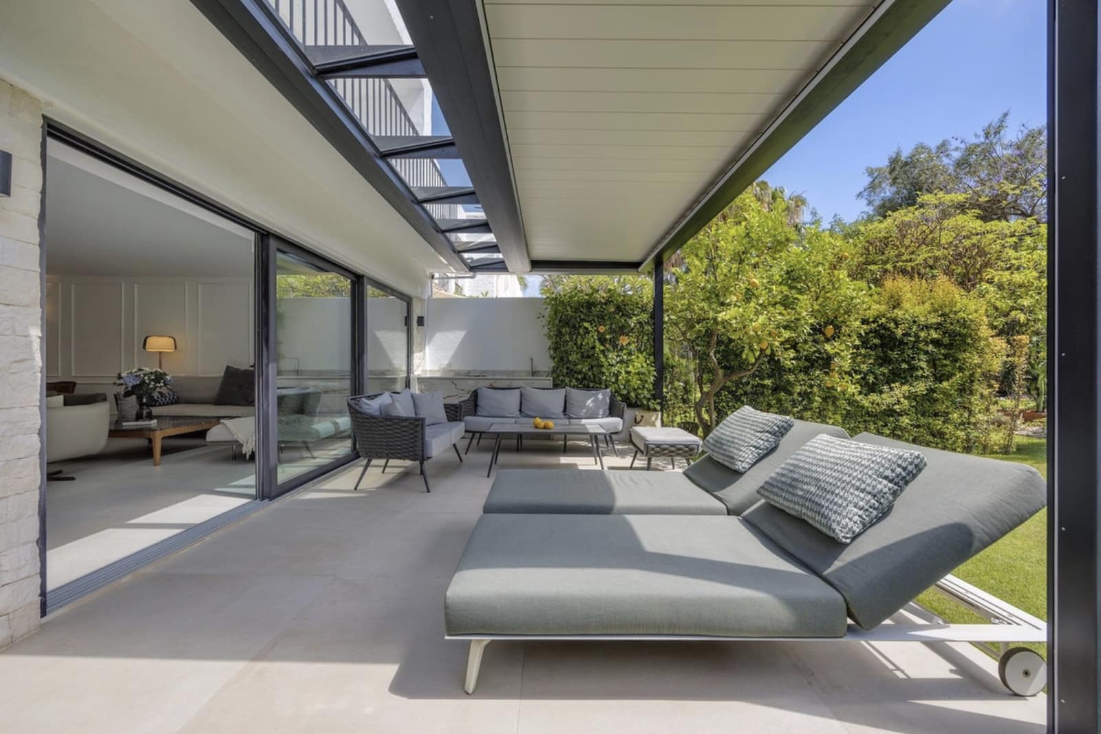 3 quarto Casa em Banda para venda em Nueva Andalucia com piscina garagem - 1 575 000 € (Ref: 10135764)
