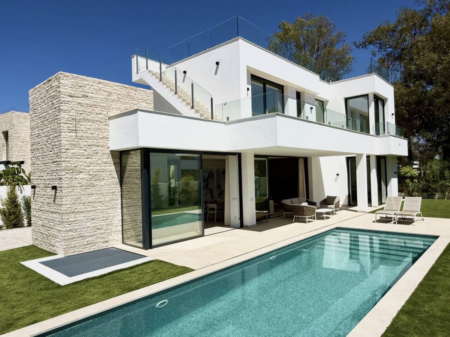 6 Zimmer Villa zu verkaufen in New Golden Mile mit Pool Garage - 1.950.000 € (Ref: 10139306)