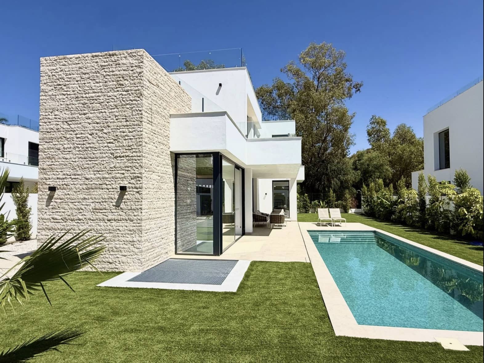 6 Zimmer Villa zu verkaufen in New Golden Mile mit Pool Garage - 1.950.000 € (Ref: 10139306)