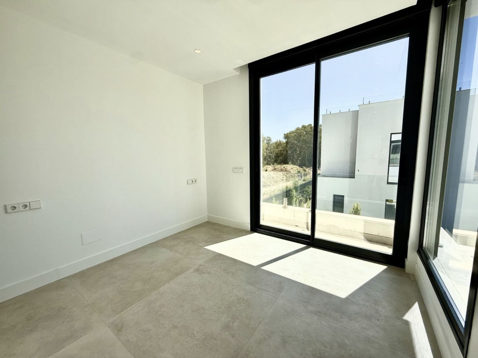 6 Zimmer Villa zu verkaufen in New Golden Mile mit Pool Garage - 1.950.000 € (Ref: 10139306)