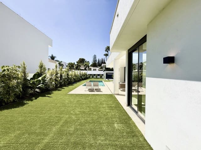 6 Zimmer Villa zu verkaufen in Nueva Atalaya, Estepona mit Pool Garage - 1.950.000 € (Ref: 10139306)