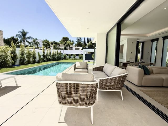 6 Zimmer Villa zu verkaufen in Nueva Atalaya, Estepona mit Pool Garage - 1.950.000 € (Ref: 10139306)
