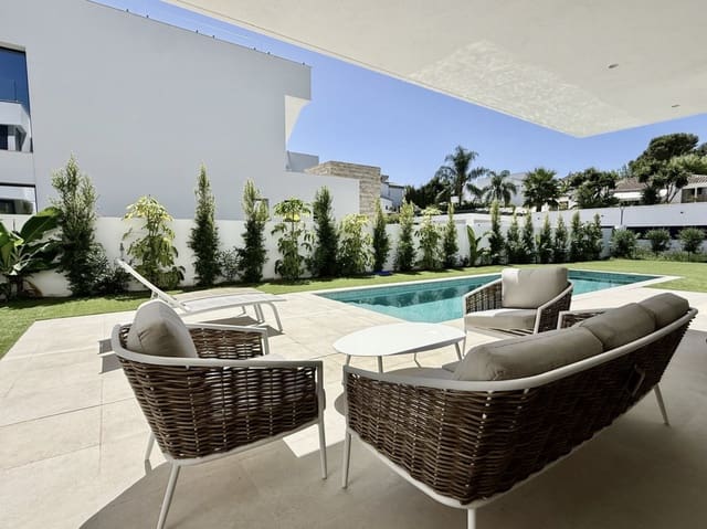 6 Zimmer Villa zu verkaufen in Nueva Atalaya, Estepona mit Pool Garage - 1.950.000 € (Ref: 10139306)