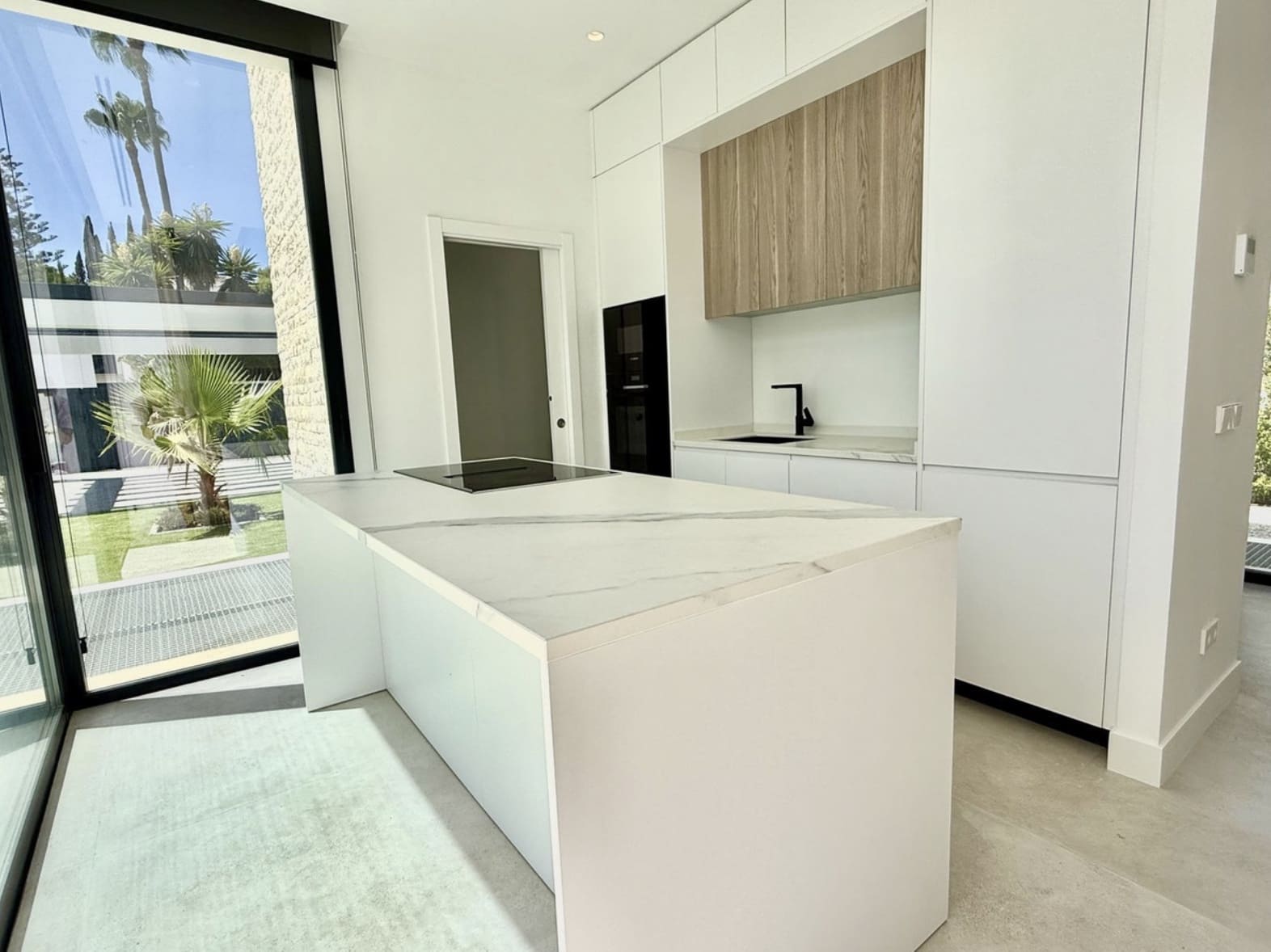 6 Zimmer Villa zu verkaufen in New Golden Mile mit Pool Garage - 1.950.000 € (Ref: 10139306)
