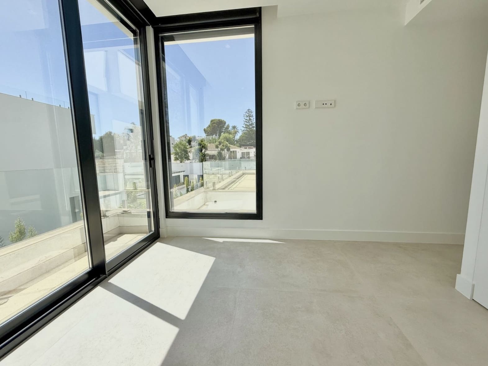 6 Zimmer Villa zu verkaufen in New Golden Mile mit Pool Garage - 1.950.000 € (Ref: 10139306)