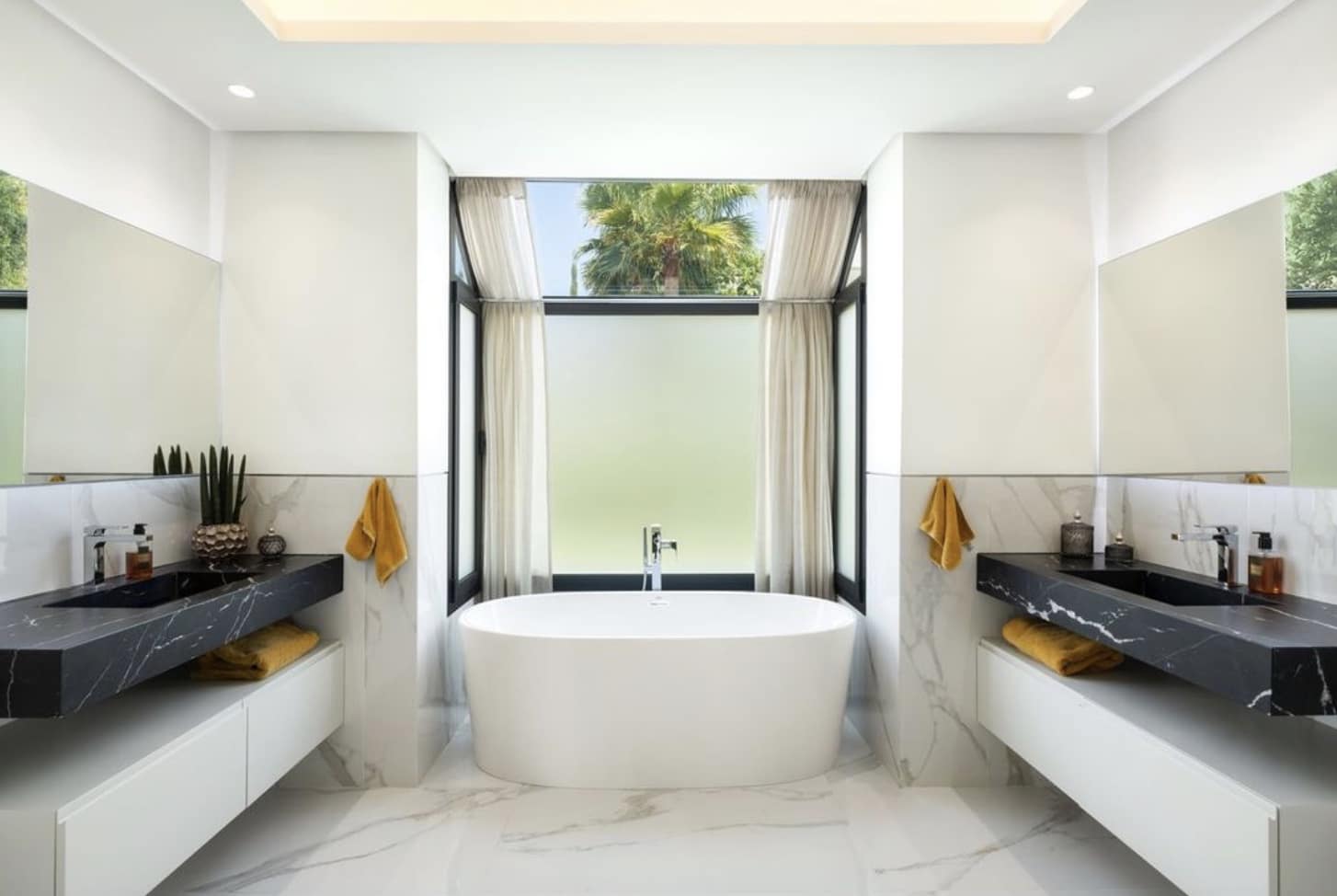 5 soveværelse Villa til salg i Nueva Andalucia med swimmingpool garage - € 5.695.000 (Ref: 10139307)