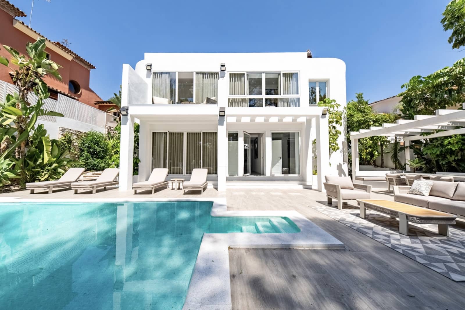 4 soveværelse Villa til salg i Nueva Andalucia med swimmingpool garage - € 1.890.000 (Ref: 10139310)
