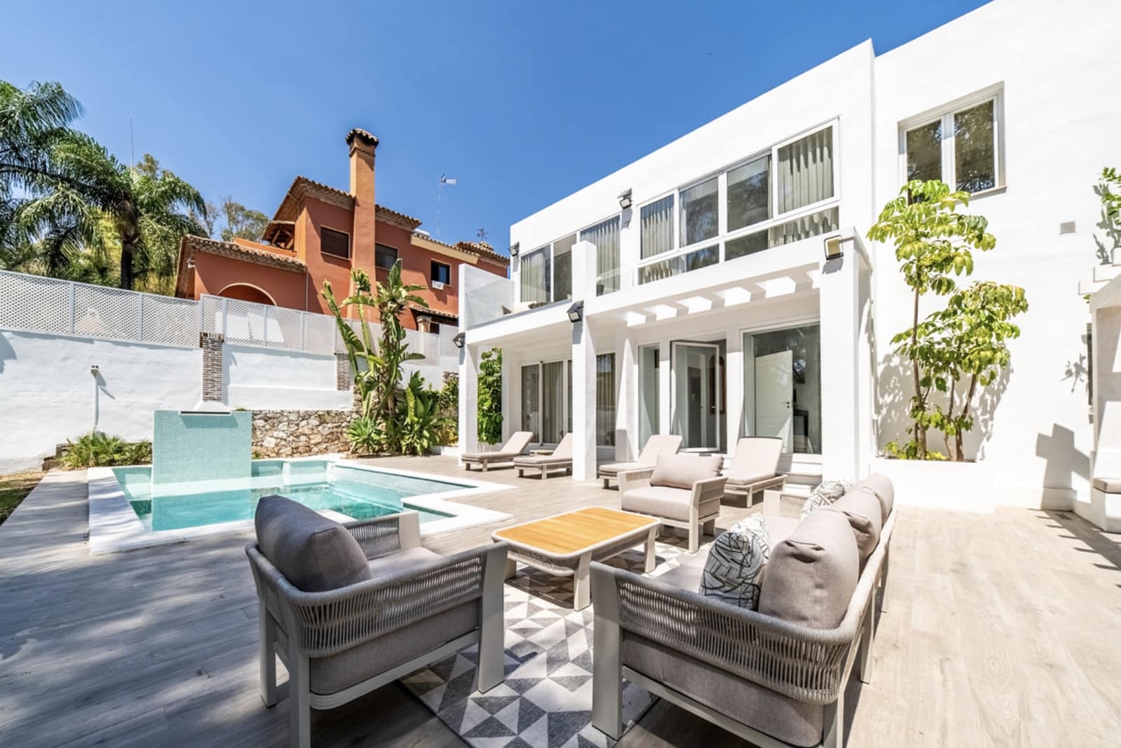 4 soveværelse Villa til salg i Nueva Andalucia med swimmingpool garage - € 1.890.000 (Ref: 10139310)