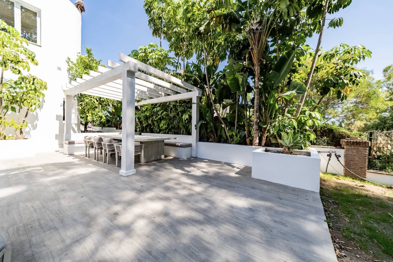 4 soveværelse Villa til salg i Nueva Andalucia med swimmingpool garage - € 1.890.000 (Ref: 10139310)