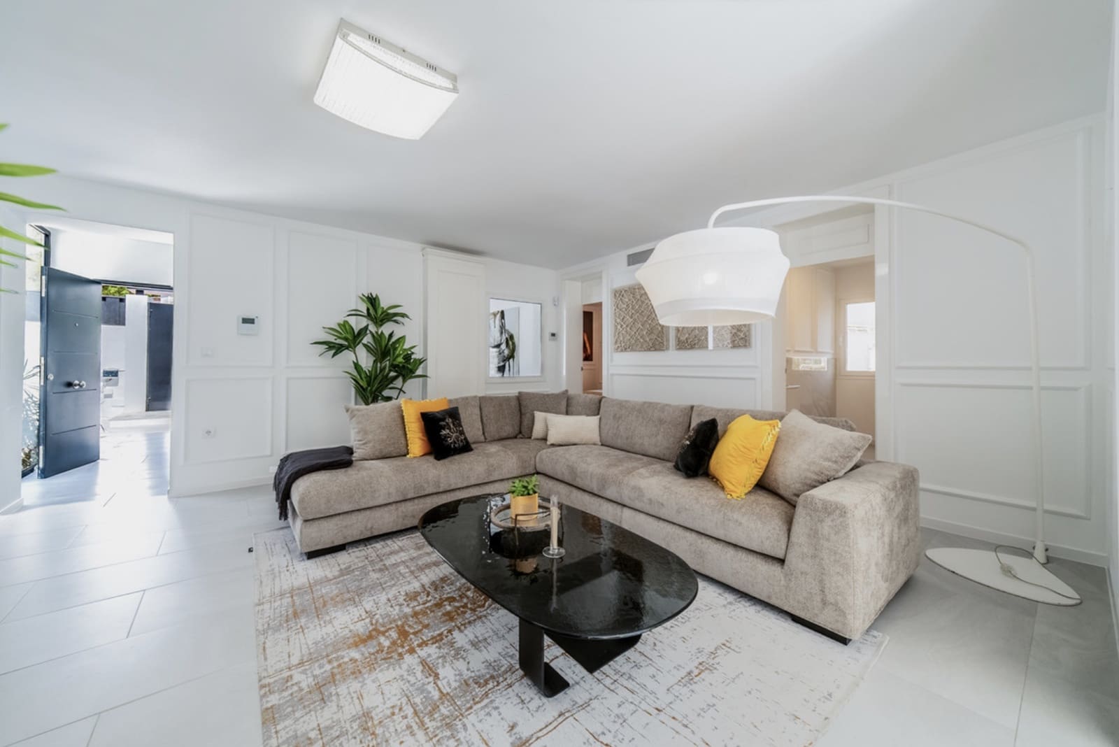 4 soveværelse Villa til salg i Nueva Andalucia med swimmingpool garage - € 1.890.000 (Ref: 10139310)
