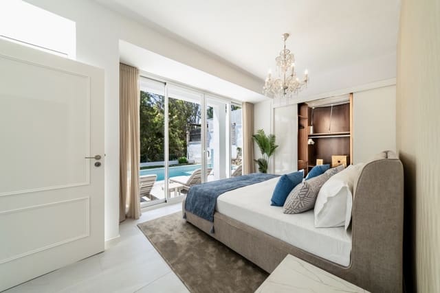 4 soveværelse Villa til salg i Nueva Andalucía Centro, Marbella med swimmingpool garage - € 1.890.000 (Ref: 10139310)