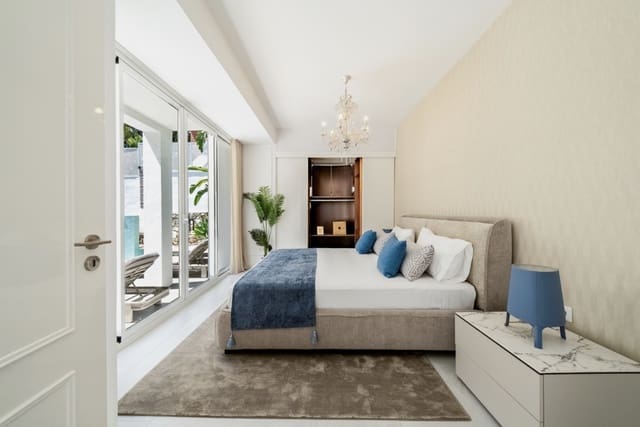 4 soveværelse Villa til salg i Nueva Andalucía Centro, Marbella med swimmingpool garage - € 1.890.000 (Ref: 10139310)