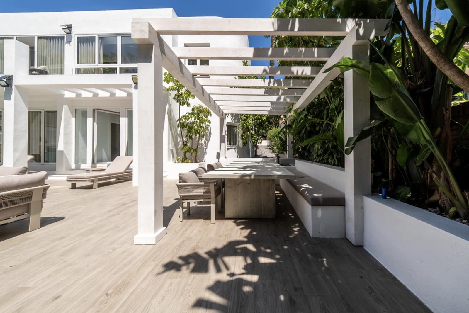 4 soveværelse Villa til salg i Nueva Andalucia med swimmingpool garage - € 1.890.000 (Ref: 10139310)