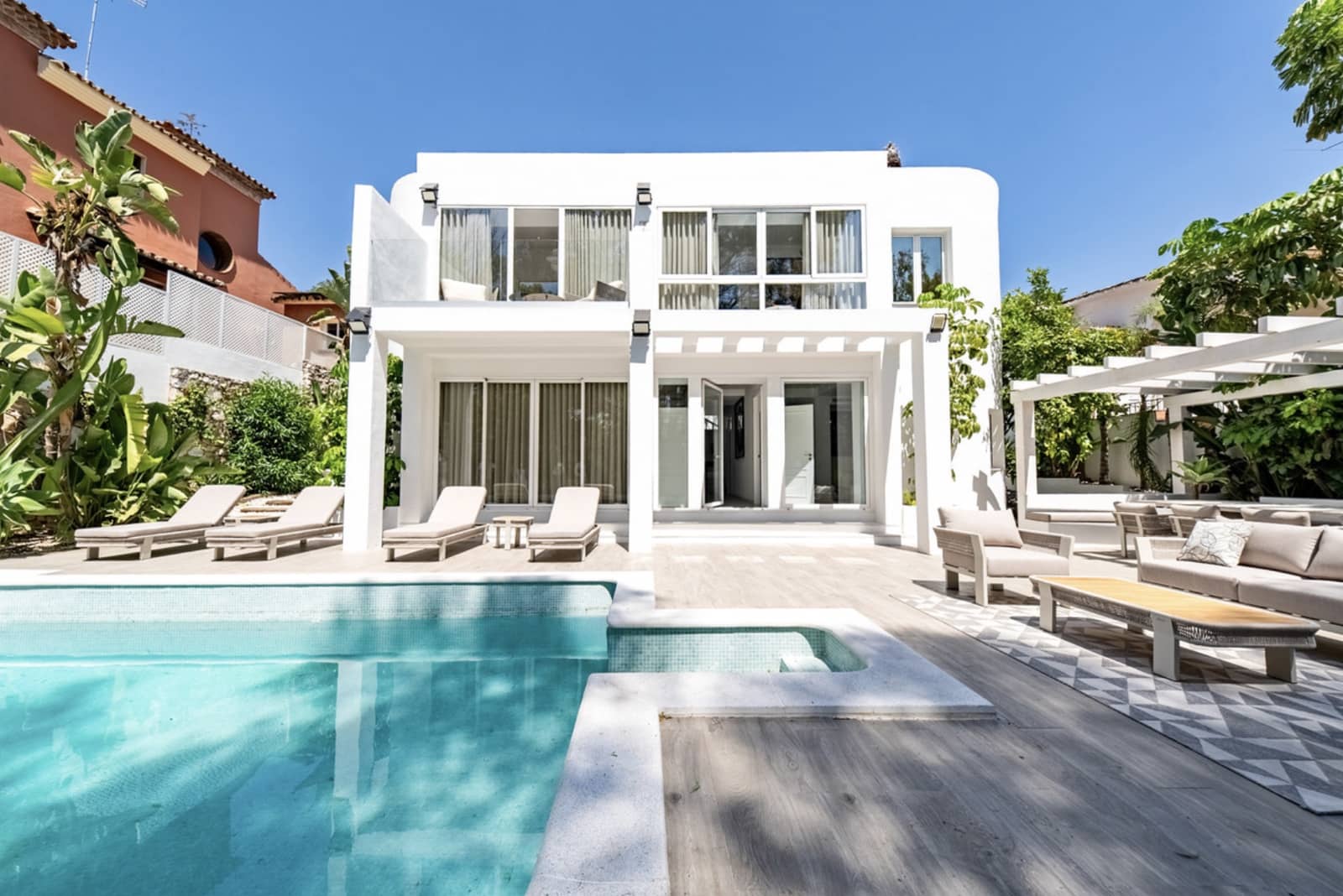 4 soveværelse Villa til salg i Nueva Andalucia med swimmingpool garage - € 1.890.000 (Ref: 10139310)