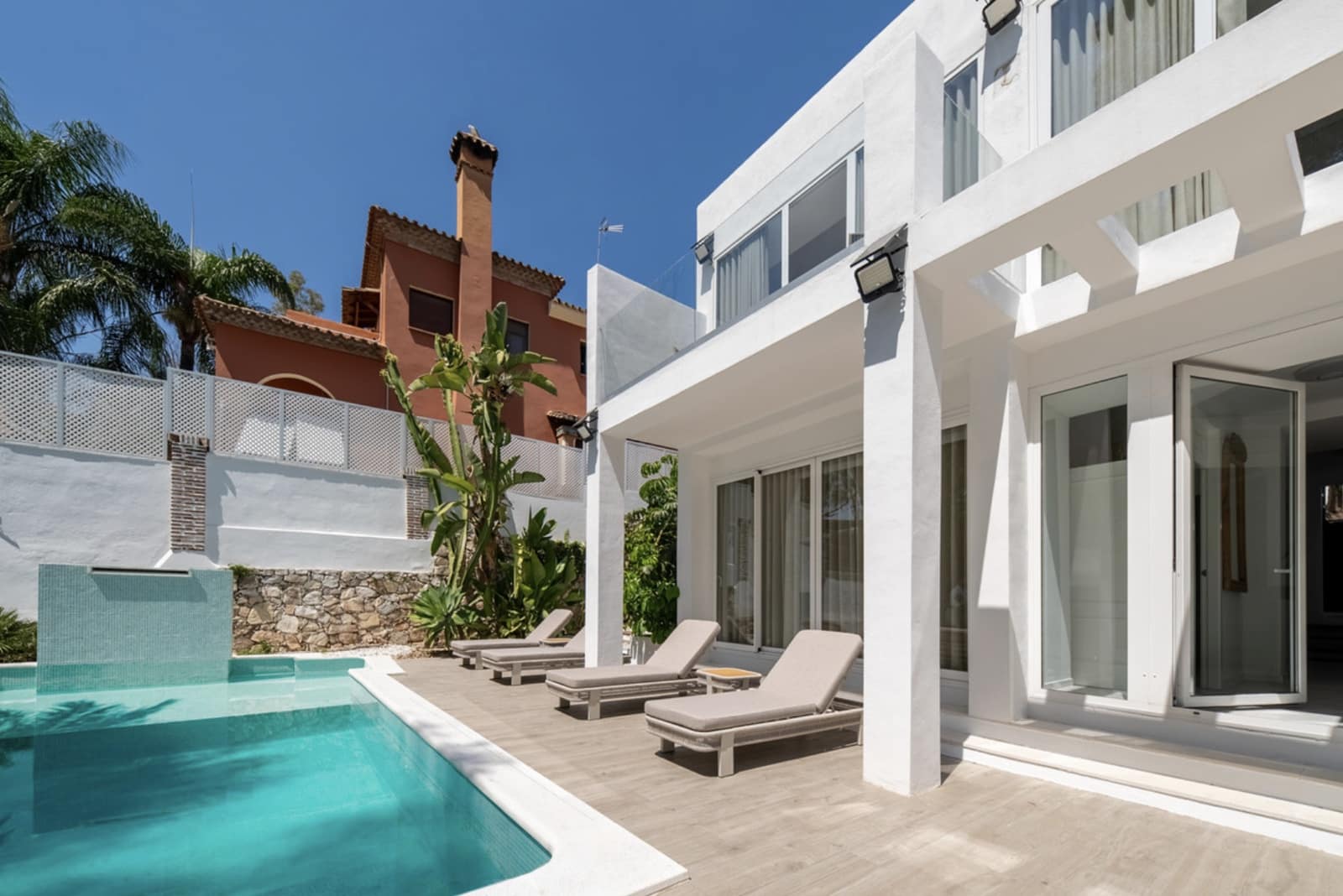 4 soveværelse Villa til salg i Nueva Andalucia med swimmingpool garage - € 1.890.000 (Ref: 10139310)
