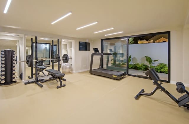 5 chambre Villa/Maison à vendre à Los Naranjos, Marbella avec piscine garage - 5 995 000 € (Ref: 10141771)
