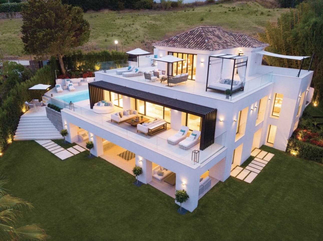 5 chambre Villa/Maison à vendre à Nueva Andalucia avec piscine garage - 5 500 000 € (Ref: 10141772)