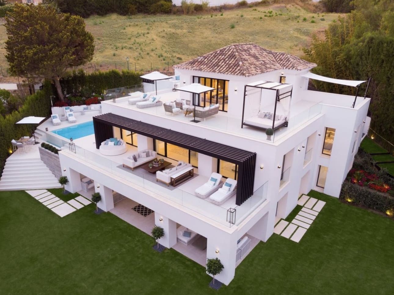 5 chambre Villa/Maison à vendre à Nueva Andalucia avec piscine garage - 5 500 000 € (Ref: 10141772)