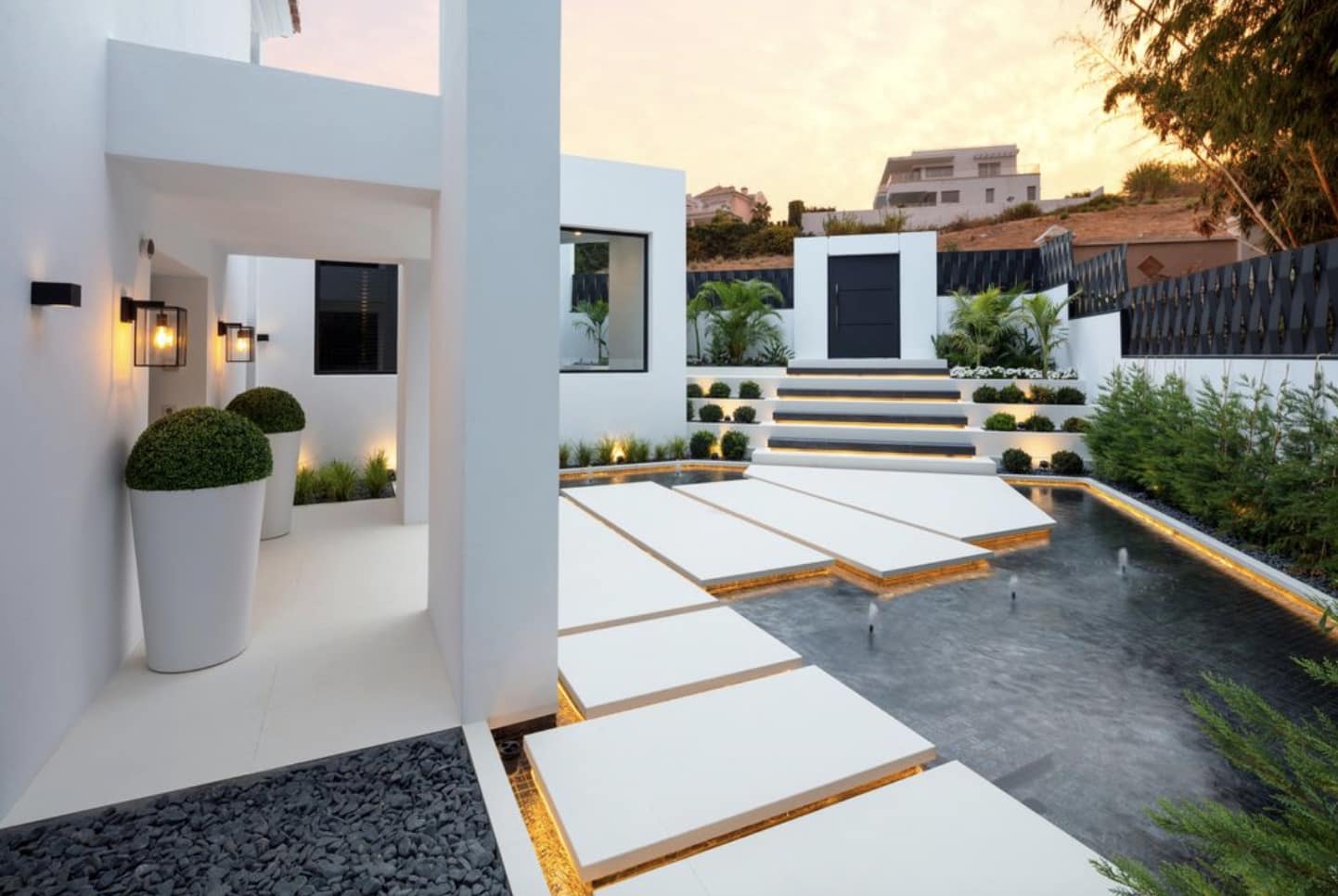 5 chambre Villa/Maison à vendre à Nueva Andalucia avec piscine garage - 5 500 000 € (Ref: 10141772)