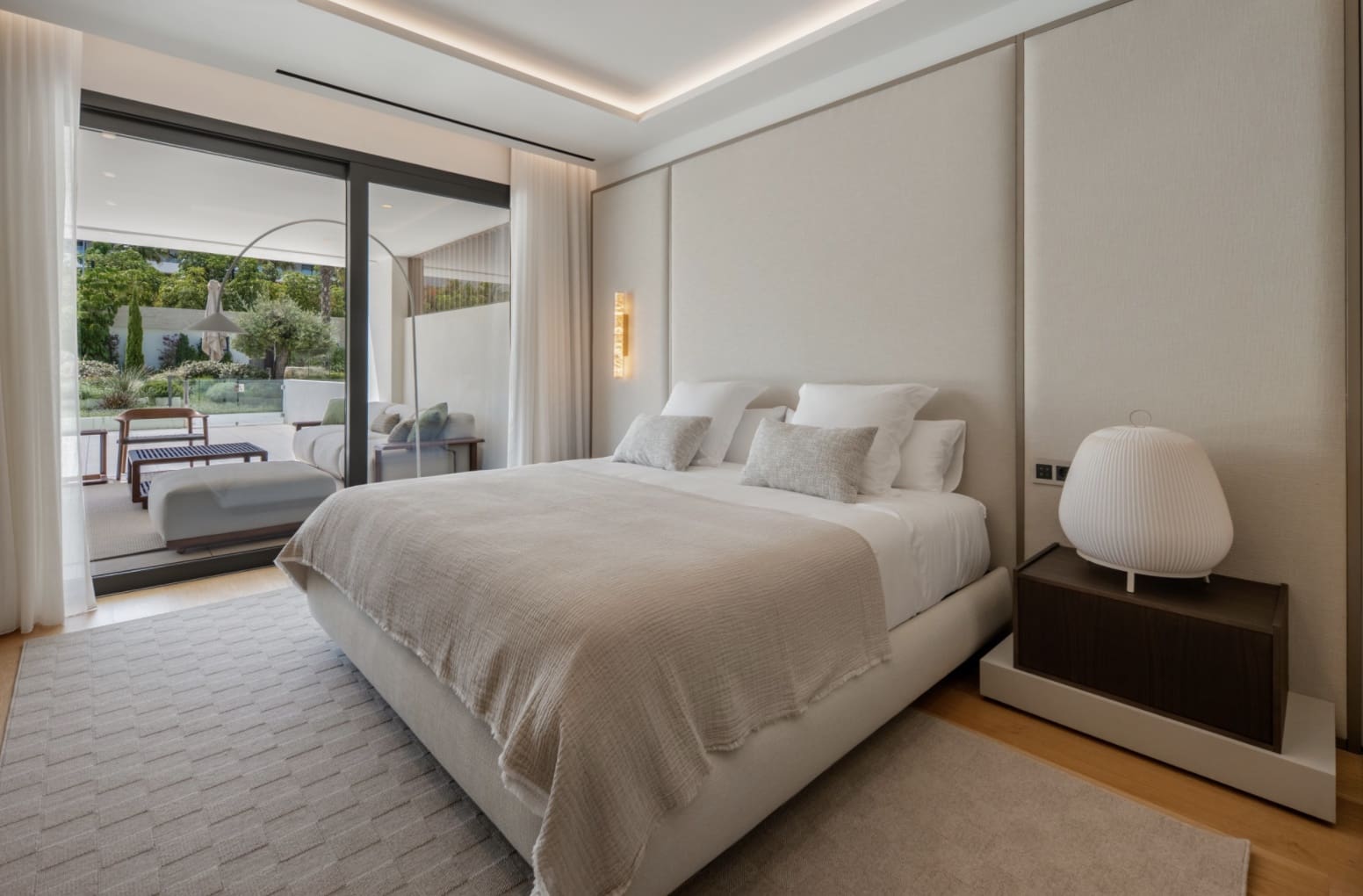 4 bedroom Apartment for sale in Marbella with pool garage - € 4,850,000 (Ref: 10146350)