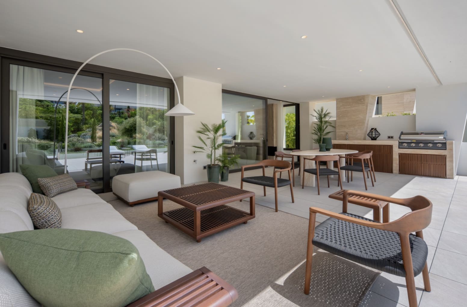 4 bedroom Apartment for sale in Marbella with pool garage - € 4,850,000 (Ref: 10146350)
