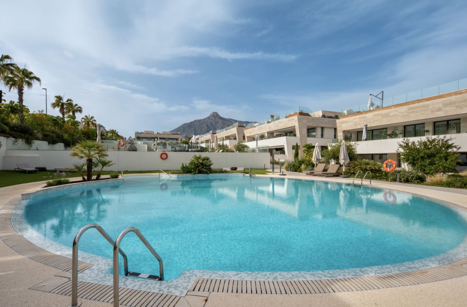 4 bedroom Apartment for sale in Marbella with pool garage - € 4,850,000 (Ref: 10146350)