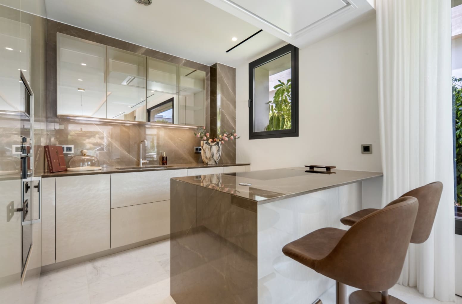 4 bedroom Apartment for sale in Marbella with pool garage - € 4,850,000 (Ref: 10146350)