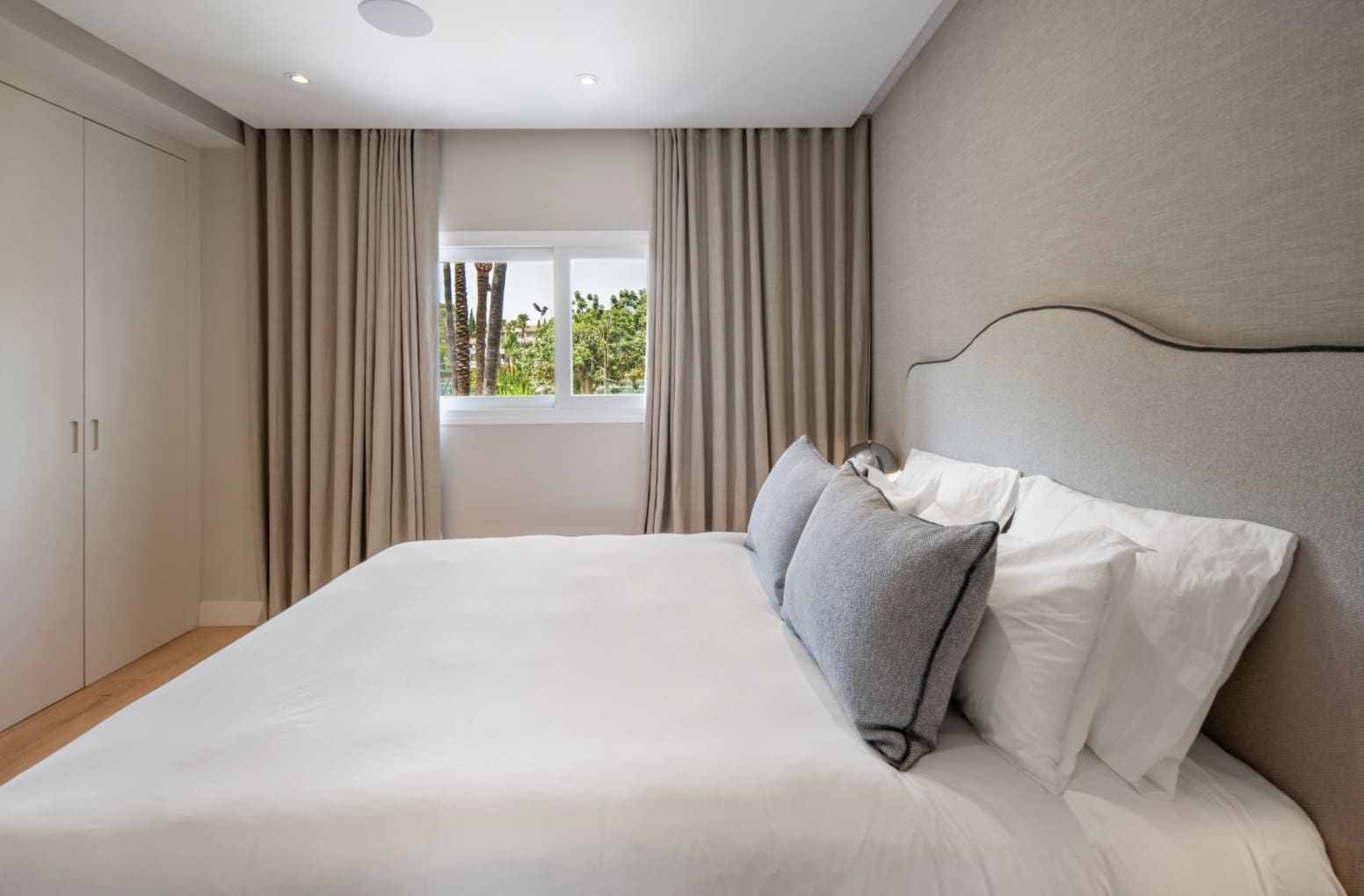 3 bedroom Apartment for sale in Marbella with pool garage - € 4,495,000 (Ref: 10146351)