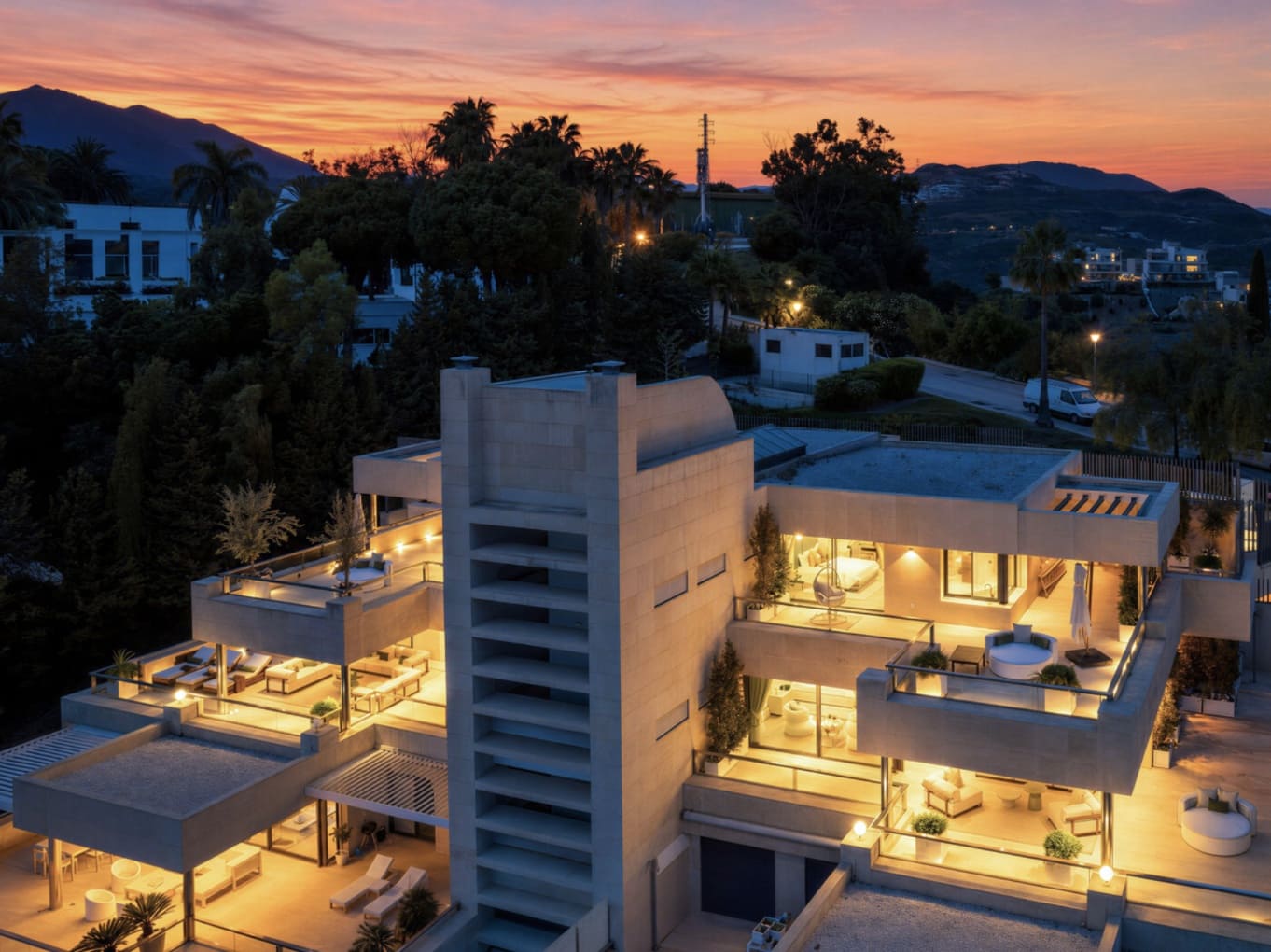 5 chambre Penthouse à vendre à Nueva Andalucia avec piscine garage - 5 900 000 € (Ref: 10146354)