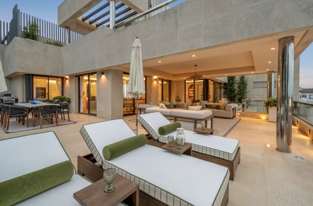 5 chambre Penthouse à vendre à Los Naranjos, Marbella avec piscine garage - 5 900 000 € (Ref: 10146354)
