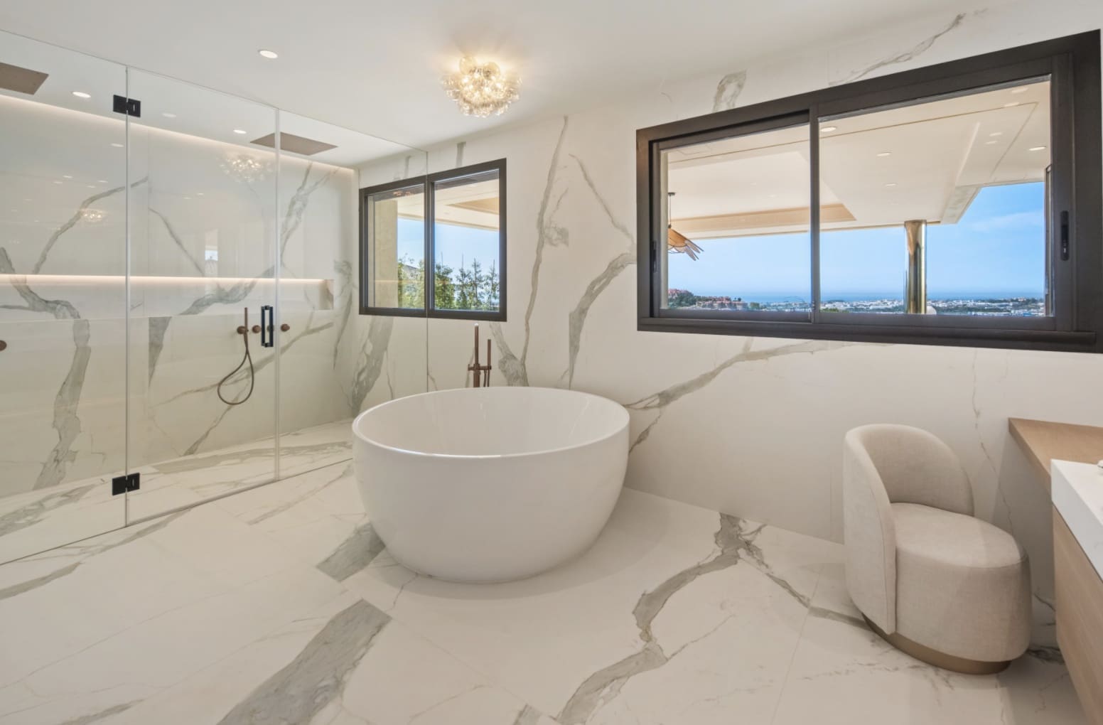 5 chambre Penthouse à vendre à Nueva Andalucia avec piscine garage - 5 900 000 € (Ref: 10146354)