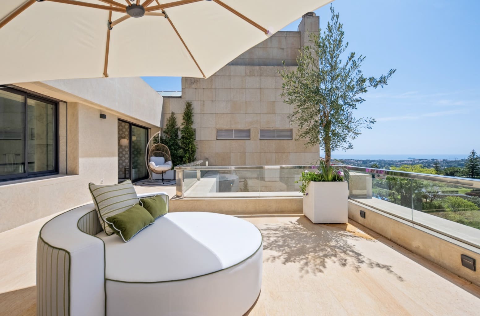 5 chambre Penthouse à vendre à Nueva Andalucia avec piscine garage - 5 900 000 € (Ref: 10146354)