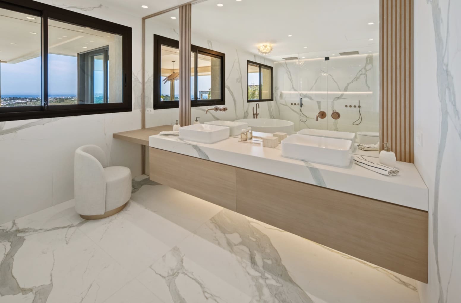 5 chambre Penthouse à vendre à Nueva Andalucia avec piscine garage - 5 900 000 € (Ref: 10146354)