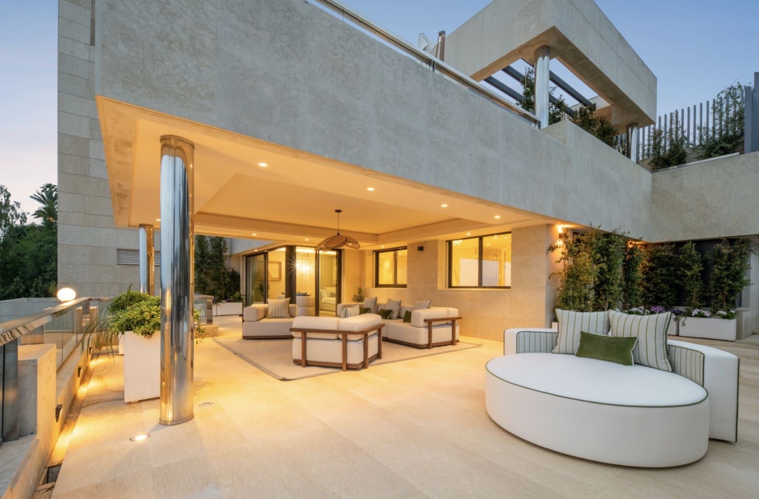 5 chambre Penthouse à vendre à Nueva Andalucia avec piscine garage - 5 900 000 € (Ref: 10146354)