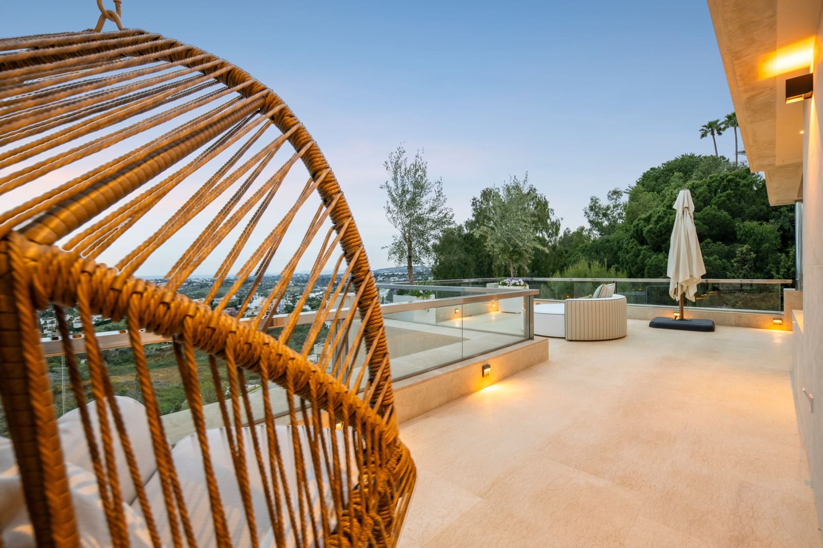 5 chambre Penthouse à vendre à Nueva Andalucia avec piscine garage - 5 900 000 € (Ref: 10146354)