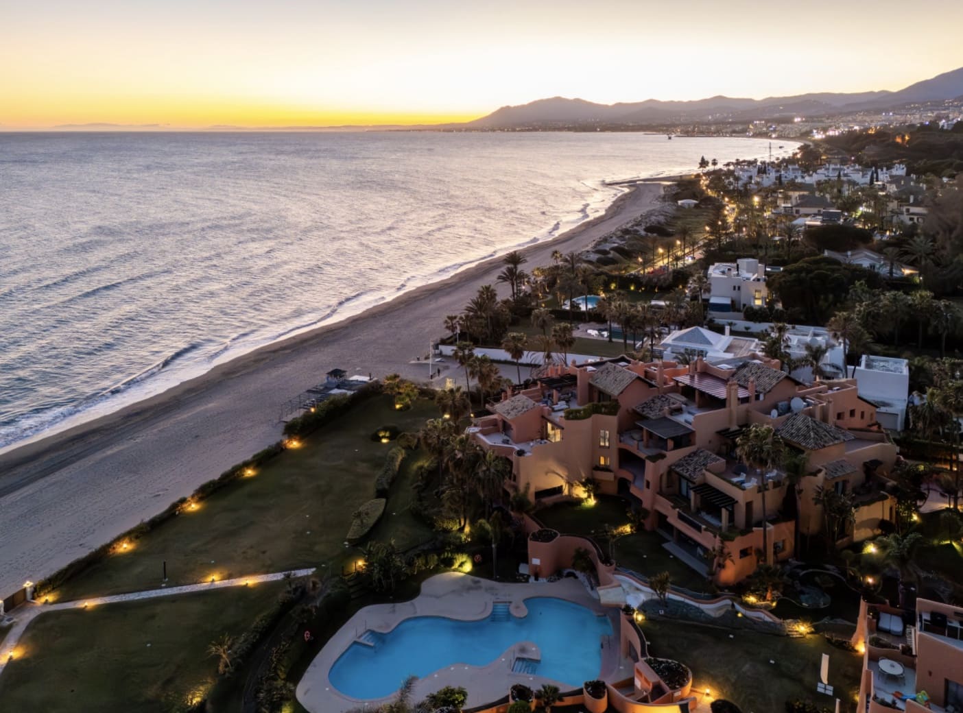 3 sypialnia Penthouse na sprzedaż w Marbella z basenem garażem - 4 250 000 € (Ref: 10148353)