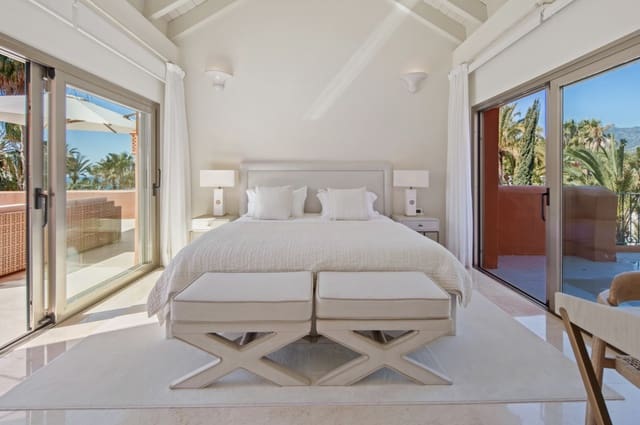 3 sypialnia Penthouse na sprzedaż w Bahía de Marbella, Marbella z basenem garażem - 4 250 000 € (Ref: 10148353)