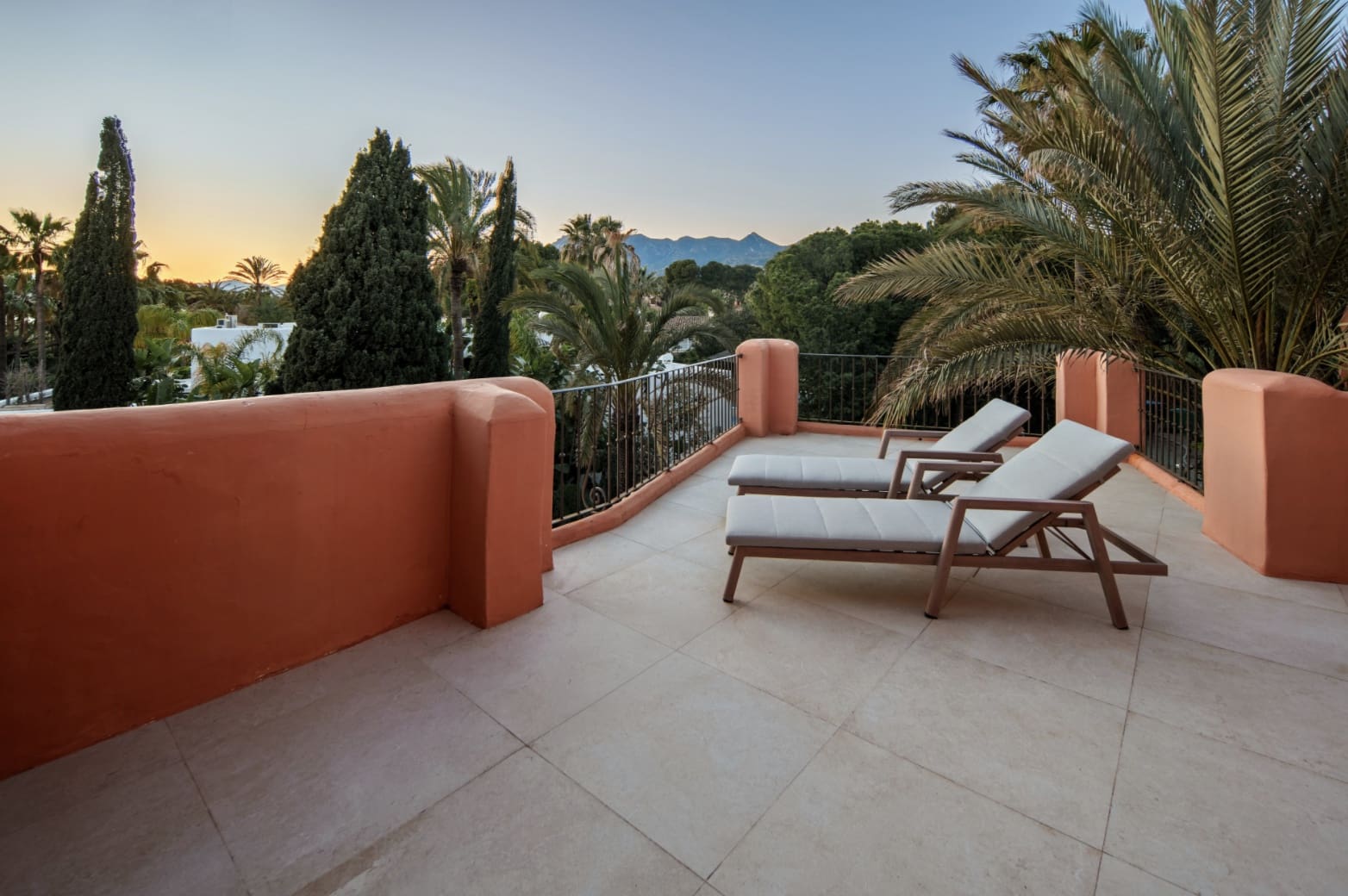3 sypialnia Penthouse na sprzedaż w Marbella z basenem garażem - 4 250 000 € (Ref: 10148353)