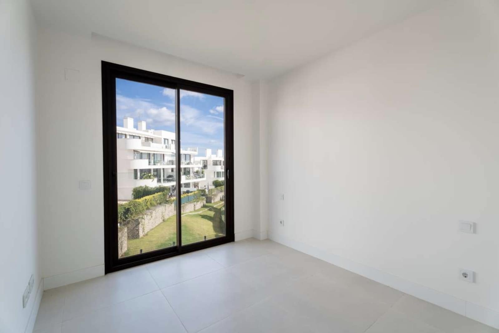 2 soverom Leilighet til salgs i Fuengirola med svømmebasseng garasje - € 599 000 (Ref: 10157432)