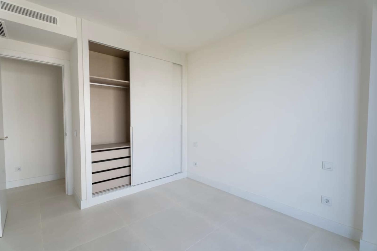 2 soverom Leilighet til salgs i Fuengirola med svømmebasseng garasje - € 599 000 (Ref: 10157432)